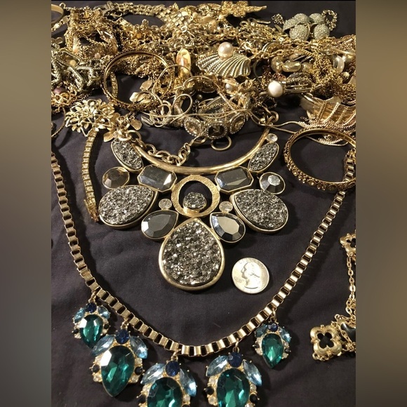 3 LBs Vintage Modern Jewelry Lot- MYSTERY BOX! Wearable Estate Sale Designer - Picture 8 of 10